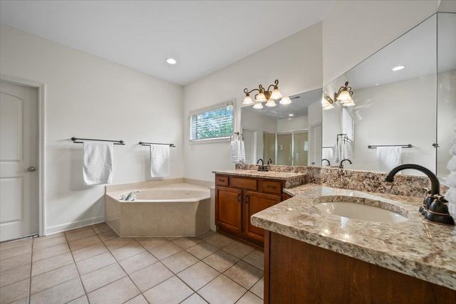 10185 HERONS LANDING CV, Lakeland, TN 38002