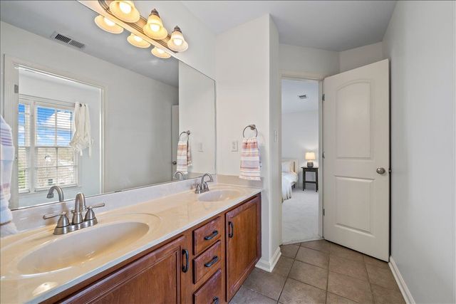 10185 HERONS LANDING CV, Lakeland, TN 38002