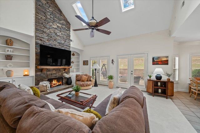 10185 HERONS LANDING CV, Lakeland, TN 38002