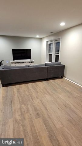 8184 SKYSTONE LOOP, Manassas Park, VA 20111
