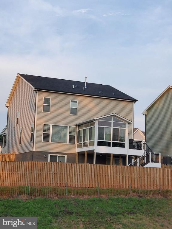 8184 SKYSTONE LOOP, Manassas Park, VA 20111