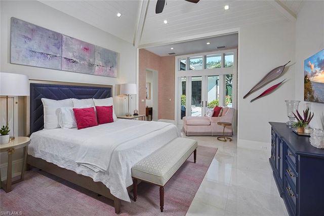 803 Shadow Lake LN, Naples, FL 34108
