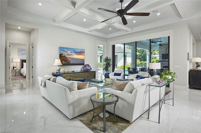 803 Shadow Lake LN, Naples, FL 34108