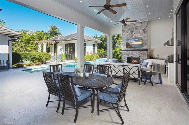 803 Shadow Lake LN, Naples, FL 34108