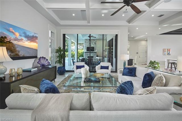 803 Shadow Lake LN, Naples, FL 34108