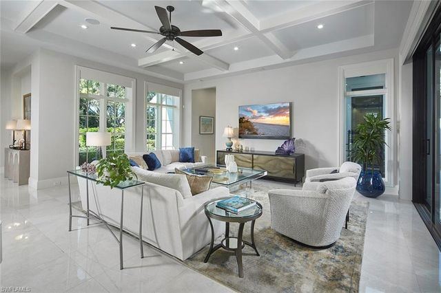 803 Shadow Lake LN, Naples, FL 34108