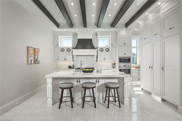 803 Shadow Lake LN, Naples, FL 34108