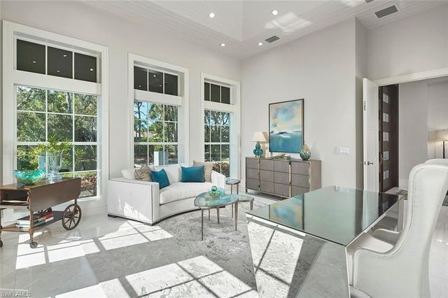 803 Shadow Lake LN, Naples, FL 34108
