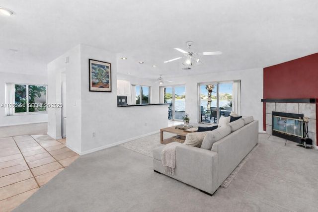 1981 NW 178th Ter, Pembroke Pines, FL 33029