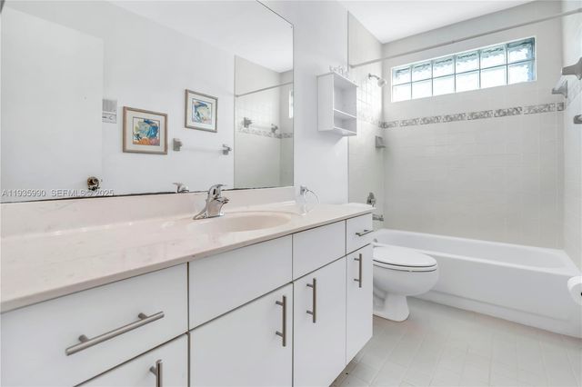 1981 NW 178th Ter, Pembroke Pines, FL 33029