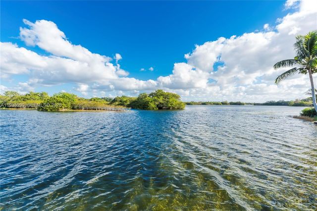 1981 NW 178th Ter, Pembroke Pines, FL 33029