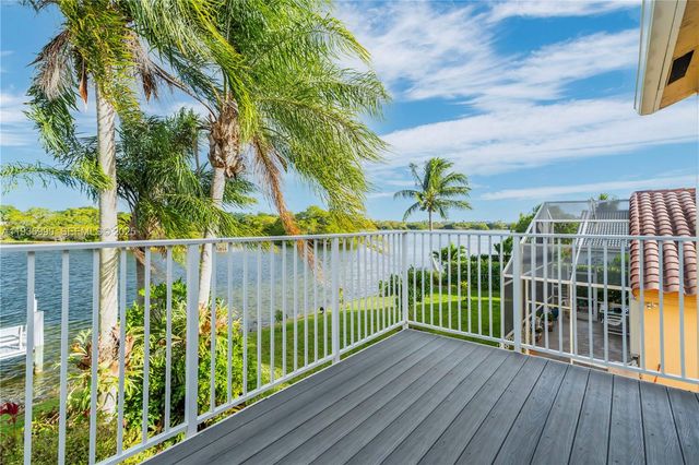 1981 NW 178th Ter, Pembroke Pines, FL 33029