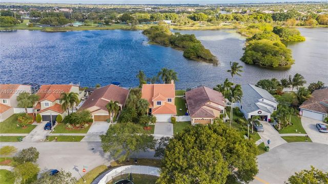 1981 NW 178th Ter, Pembroke Pines, FL 33029