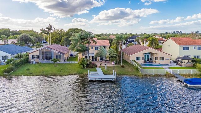 1981 NW 178th Ter, Pembroke Pines, FL 33029