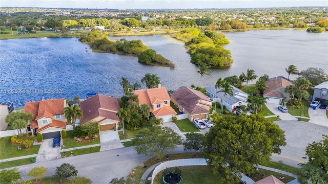 1981 NW 178th Ter, Pembroke Pines, FL 33029