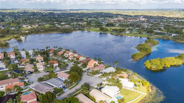 1981 NW 178th Ter, Pembroke Pines, FL 33029