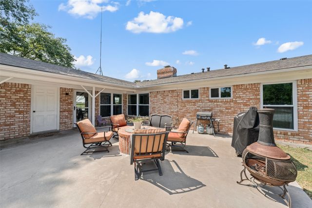 1348 Fm 434, Chilton, TX 76632