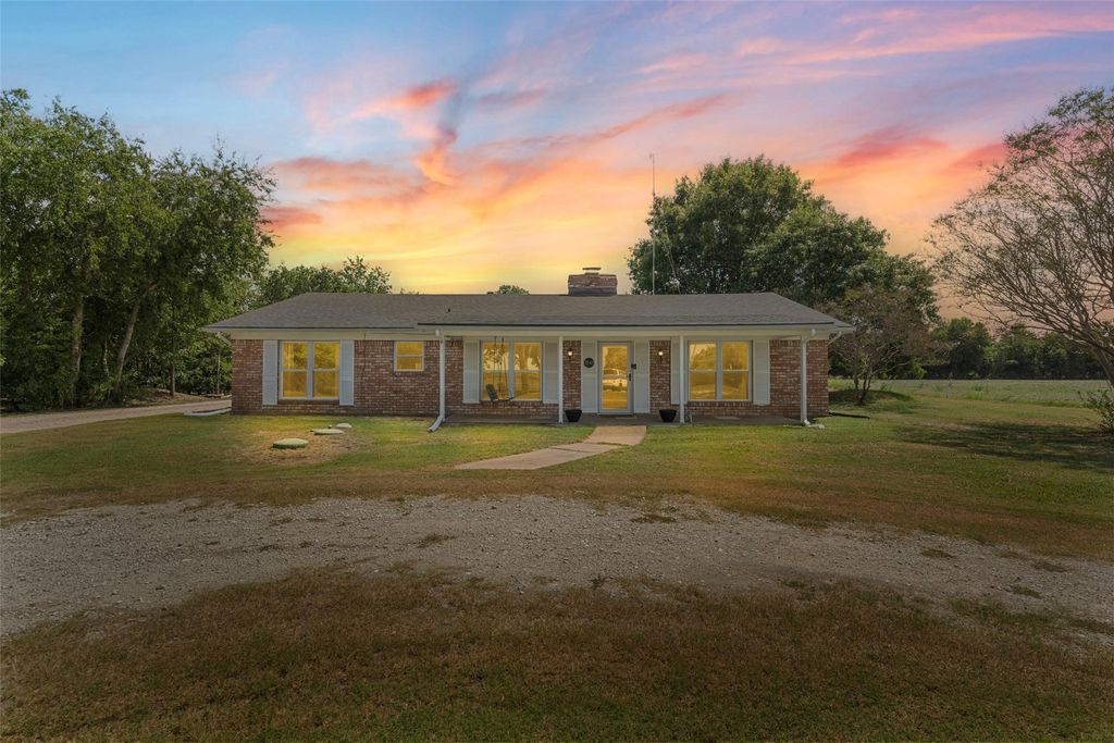 1348 Fm 434, Chilton, TX 76632