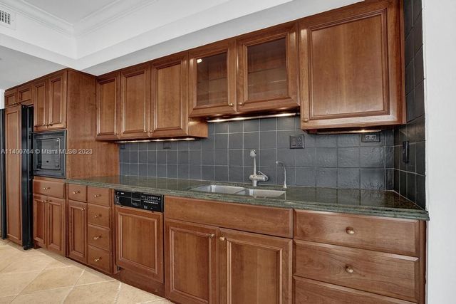 19667 Turnberry Way 26B, Aventura, FL 33180