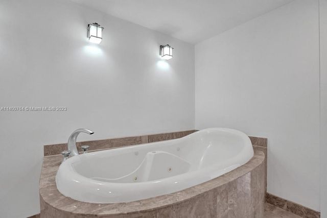 19667 Turnberry Way 26B, Aventura, FL 33180