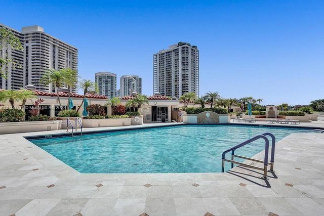 19667 Turnberry Way 26B, Aventura, FL 33180