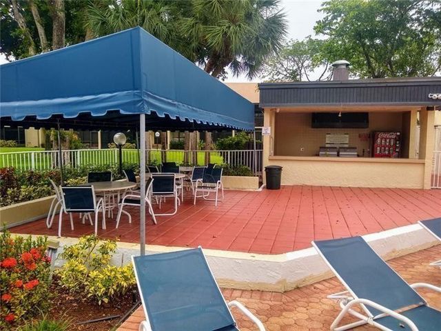 2051 SW 15th Street 211, Deerfield Beach, FL 33442