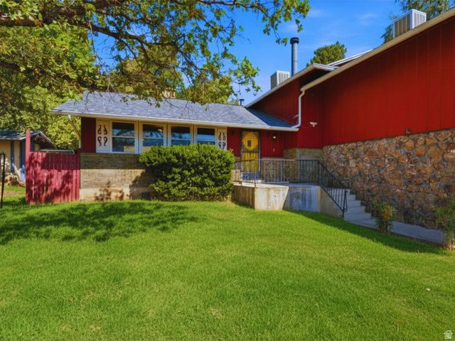 5625 S CRESTWOOD DR, South Ogden, UT 84405