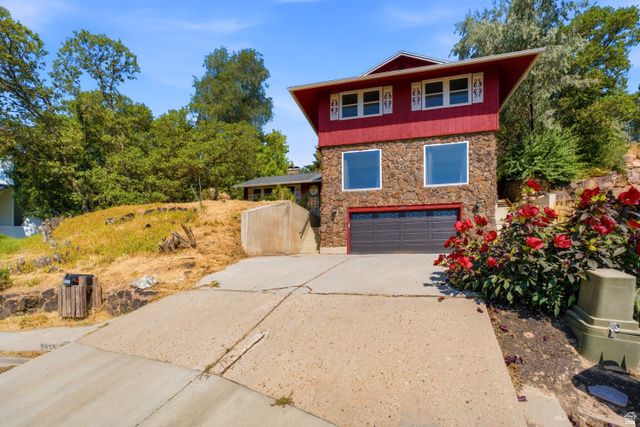 5625 S CRESTWOOD DR, South Ogden, UT 84405