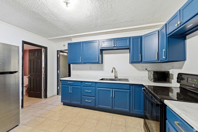 5625 S CRESTWOOD DR, South Ogden, UT 84405