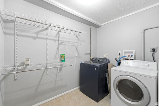 5625 S CRESTWOOD DR, South Ogden, UT 84405
