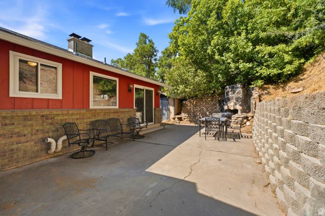 5625 S CRESTWOOD DR, South Ogden, UT 84405
