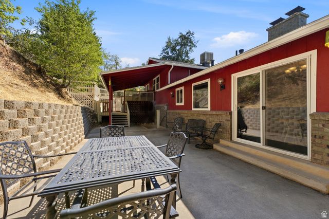 5625 S CRESTWOOD DR, South Ogden, UT 84405