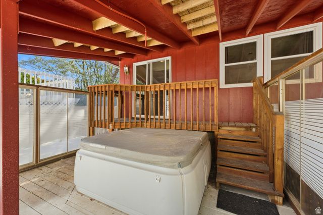 5625 S CRESTWOOD DR, South Ogden, UT 84405