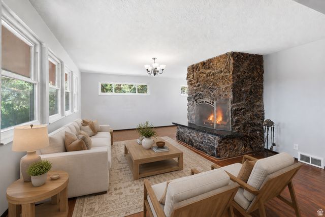 5625 S CRESTWOOD DR, South Ogden, UT 84405