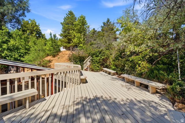5625 S CRESTWOOD DR, South Ogden, UT 84405