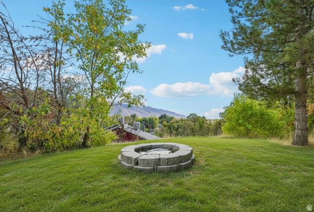 5625 S CRESTWOOD DR, South Ogden, UT 84405