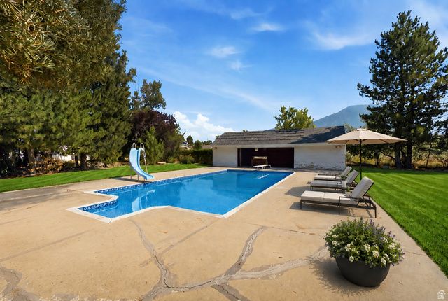 5625 S CRESTWOOD DR, South Ogden, UT 84405