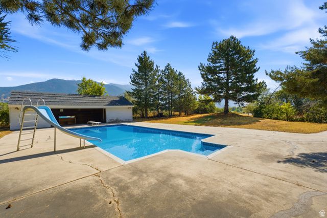 5625 S CRESTWOOD DR, South Ogden, UT 84405