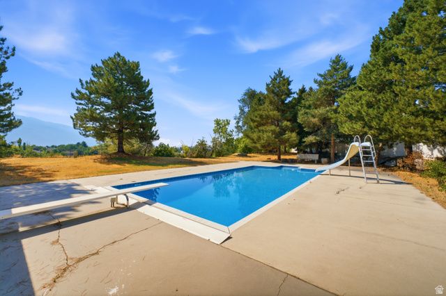 5625 S CRESTWOOD DR, South Ogden, UT 84405