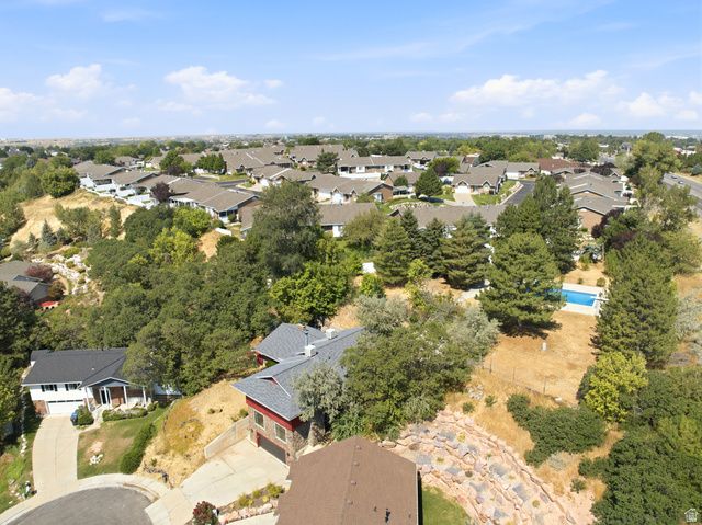 5625 S CRESTWOOD DR, South Ogden, UT 84405