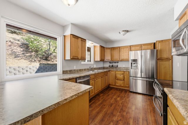 5625 S CRESTWOOD DR, South Ogden, UT 84405