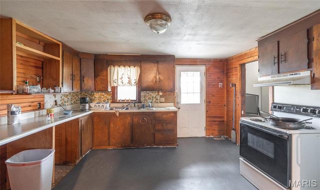 273 Highway 42, Iberia, MO 65459