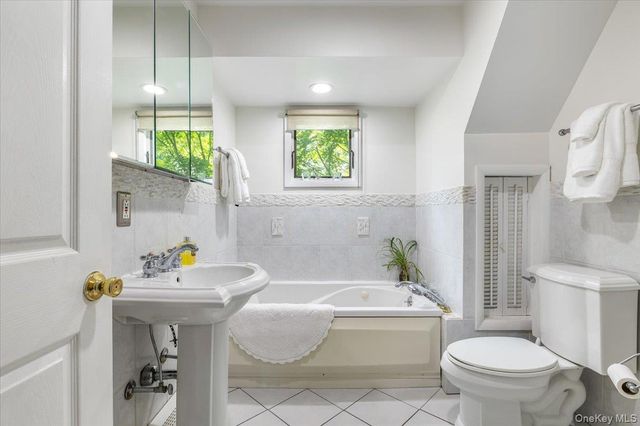 9 W 14th Street, Huntington Station, NY 11746