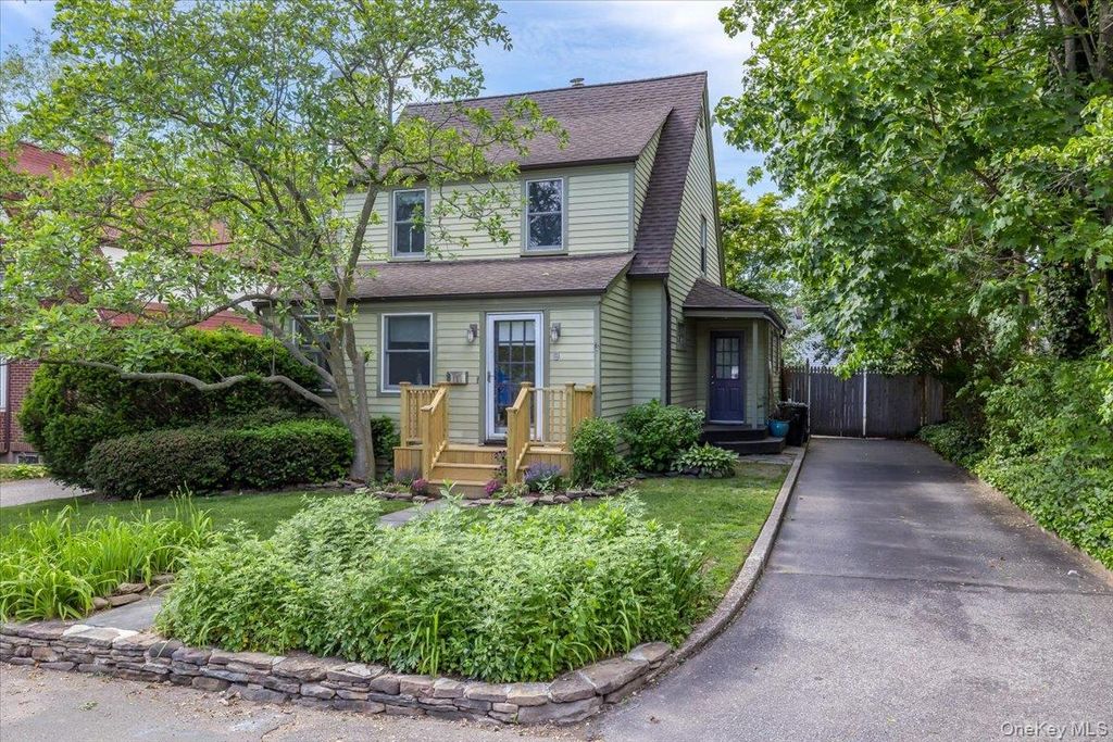9 W 14th Street, Huntington Station, NY 11746