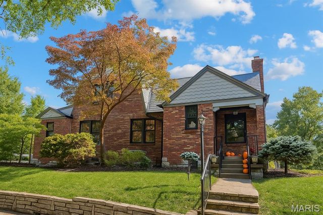 8000 Venetian Drive, St Louis, MO 63105