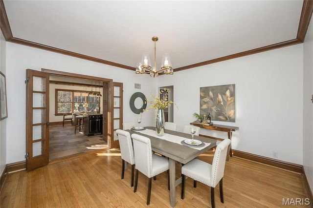 8000 Venetian Drive, St Louis, MO 63105