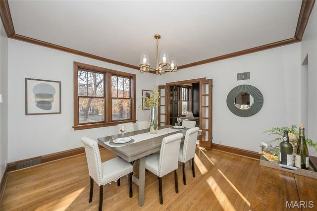 8000 Venetian Drive, St Louis, MO 63105