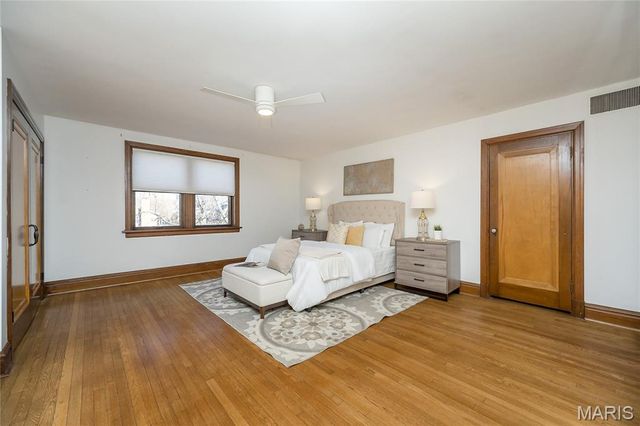 8000 Venetian Drive, St Louis, MO 63105