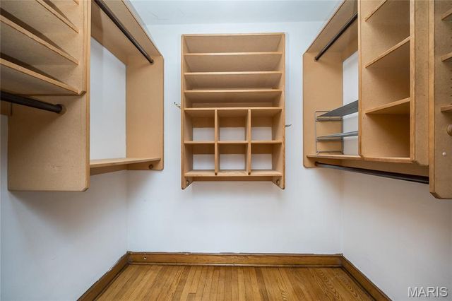 8000 Venetian Drive, St Louis, MO 63105