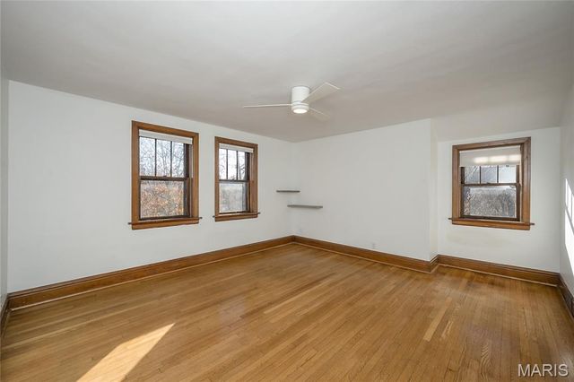 8000 Venetian Drive, St Louis, MO 63105